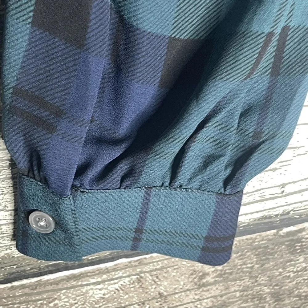 J. Crew neck size